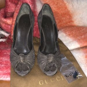 ❤️ Pre Loved❤️ GUCCI Peep Toe Pumps 36